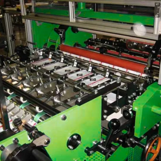 Mesin printing dan finishing kemasan